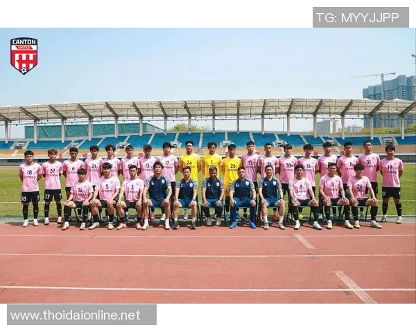 广州足球队在邀请赛中的灵活性表现分析与战术探讨